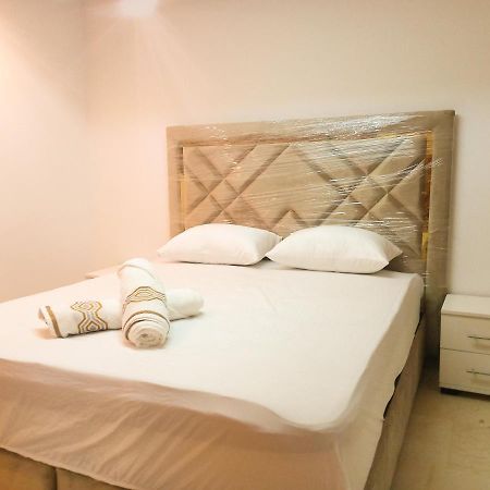 Amazing Appartement Au Centre Ville En Face Hilton - Gare Train Tanger Exterior foto