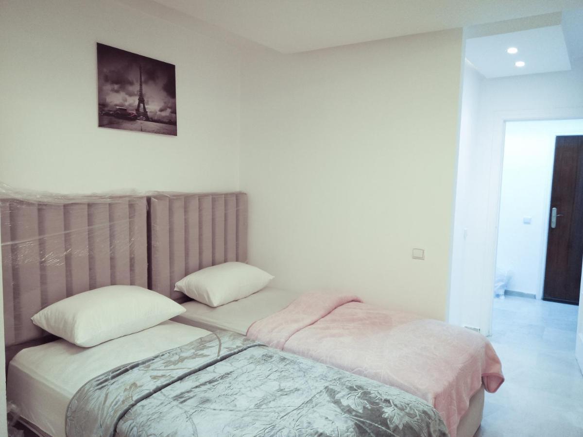 Amazing Appartement Au Centre Ville En Face Hilton - Gare Train Tanger Exterior foto
