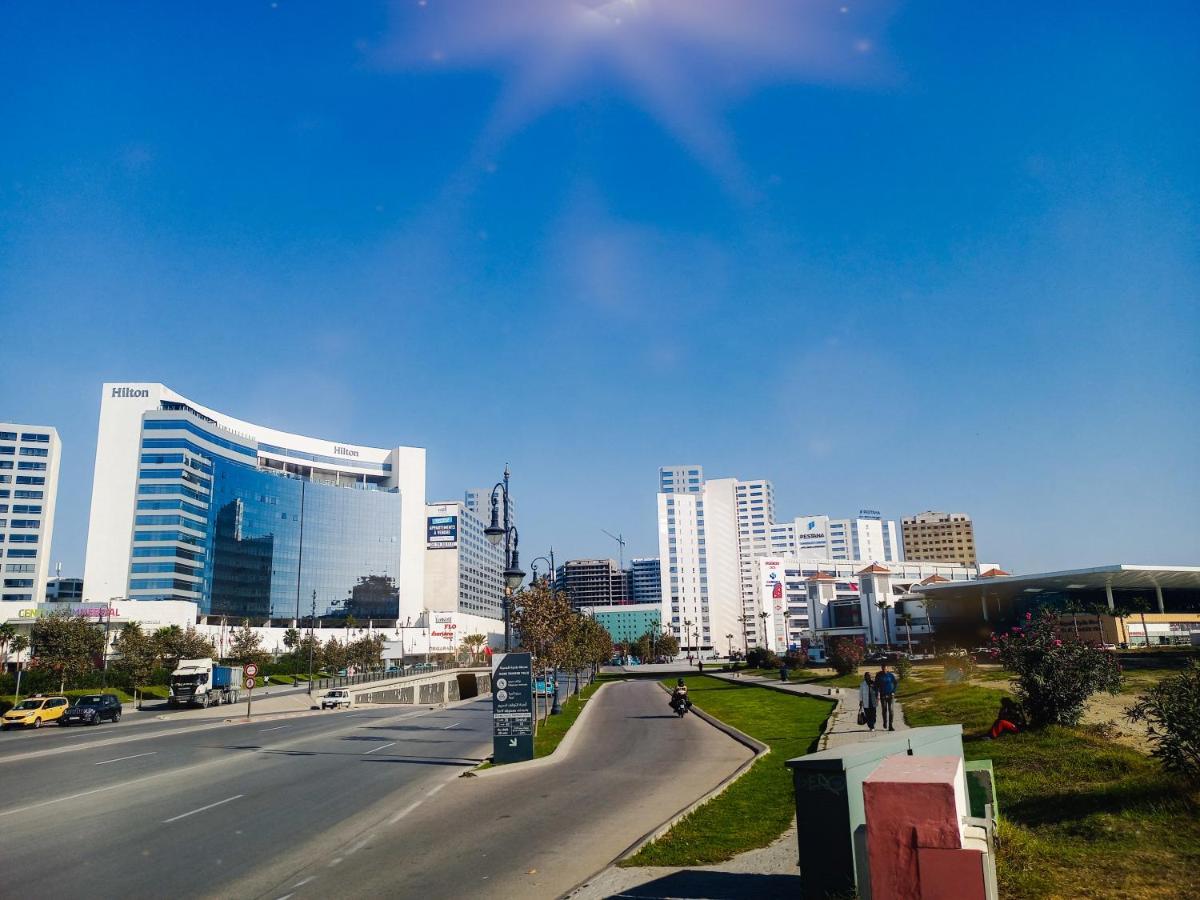 Amazing Appartement Au Centre Ville En Face Hilton - Gare Train Tanger Exterior foto