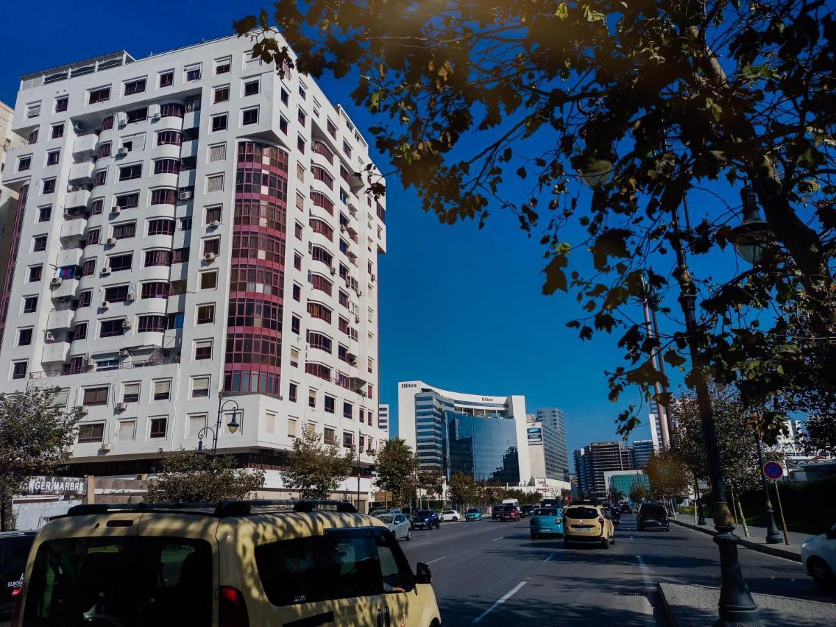 Amazing Appartement Au Centre Ville En Face Hilton - Gare Train Tanger Exterior foto