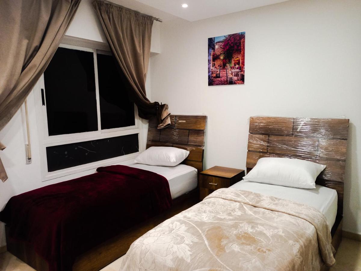 Amazing Appartement Au Centre Ville En Face Hilton - Gare Train Tanger Exterior foto