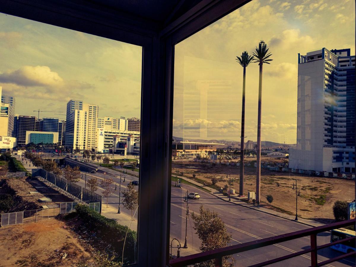Amazing Appartement Au Centre Ville En Face Hilton - Gare Train Tanger Exterior foto