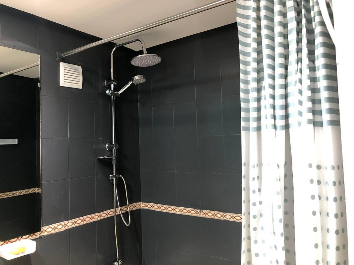 Amazing Appartement Au Centre Ville En Face Hilton - Gare Train Tanger Exterior foto