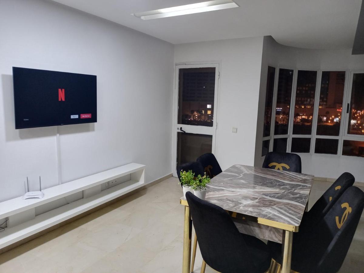 Amazing Appartement Au Centre Ville En Face Hilton - Gare Train Tanger Exterior foto